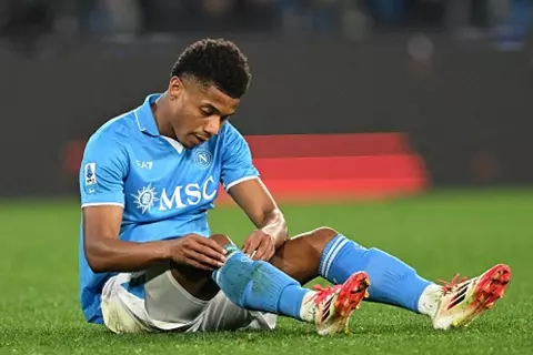 سيخضع لبرنامج تأهيلي.. نابولي يعلن إصابة ديفيد نيرس